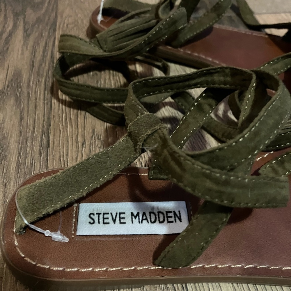 Steve Madden Suede Dark Green Gladiator Strappy Sandals. Brand New. Size 7